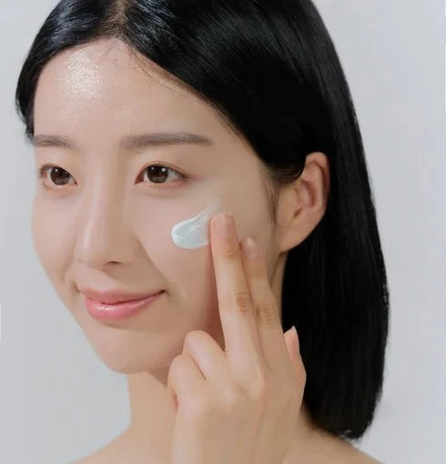 SKIN1004 Hyalu-Cica Water-Fit Sun Serum application